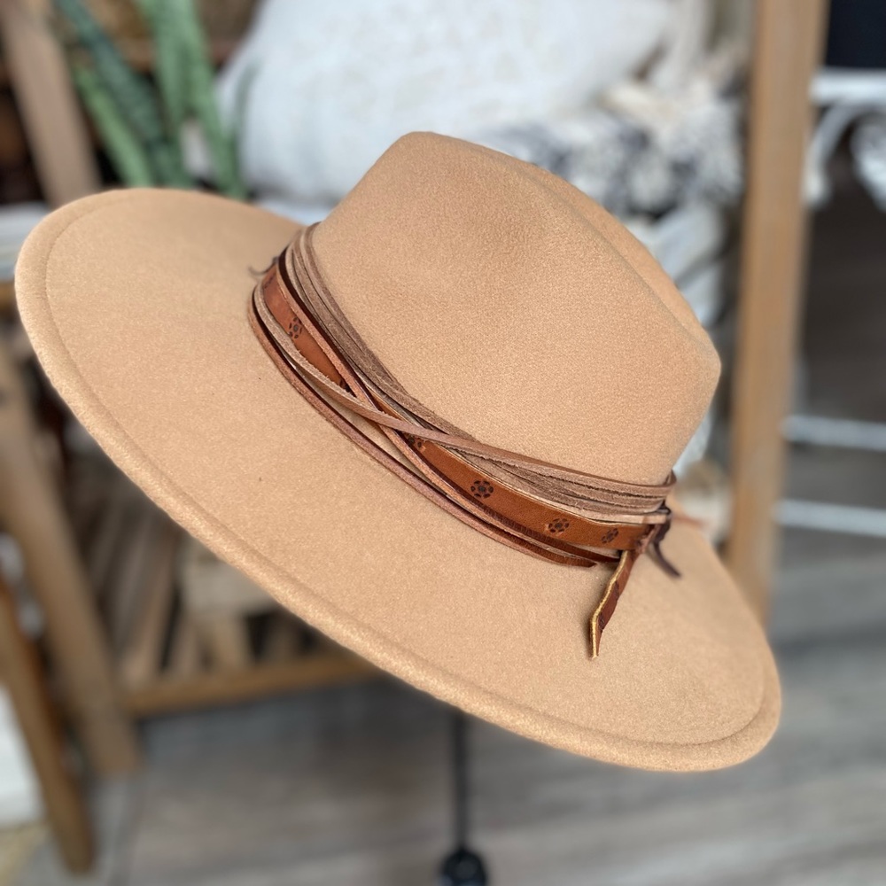 Wide brim felt hat